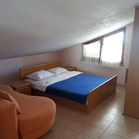 Apartment Apartmani Ana