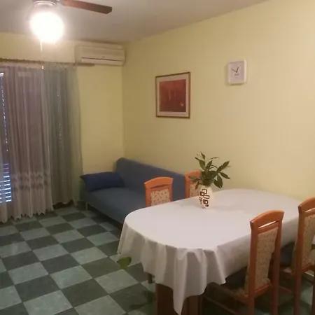 Apartment Apartmani Ana