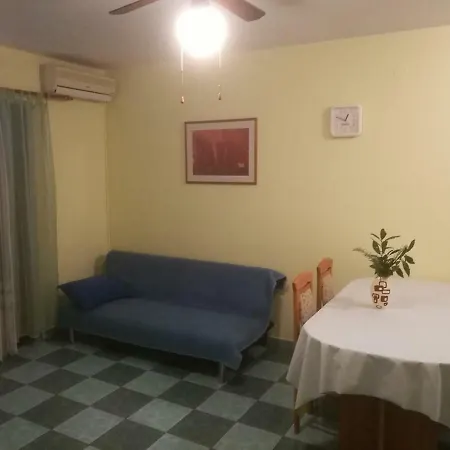 Apartment Apartmani Ana *