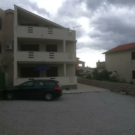 Apartment Apartmani Ana